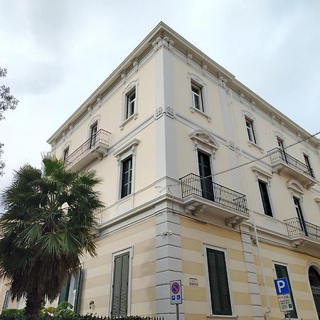 Palazzo Castellano Bed and Breakfast Lecce Buitenkant foto